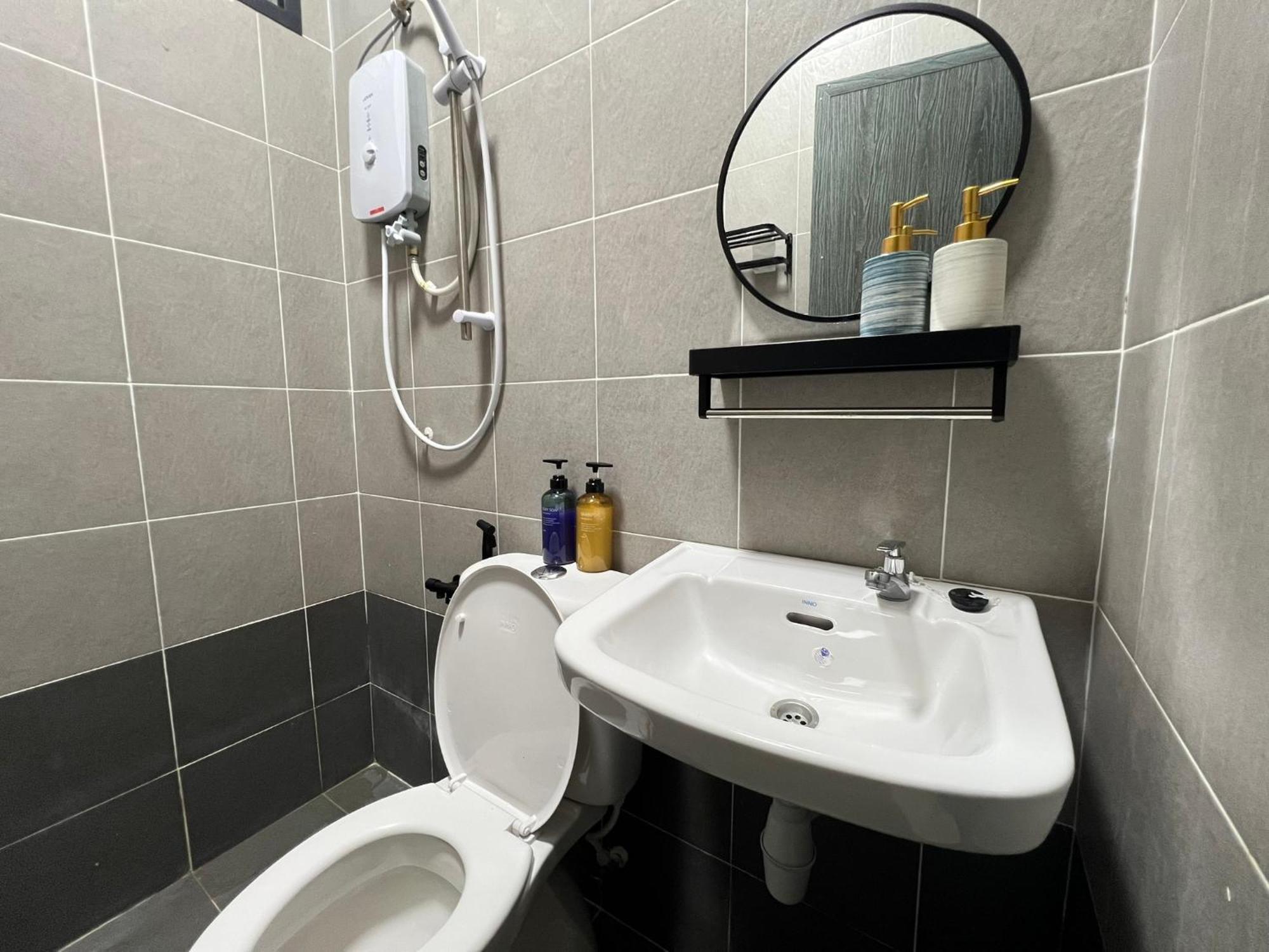 Funkyvila5 16px 4br Near188tower, Artstreet, Htta